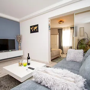  Apartment Oasis